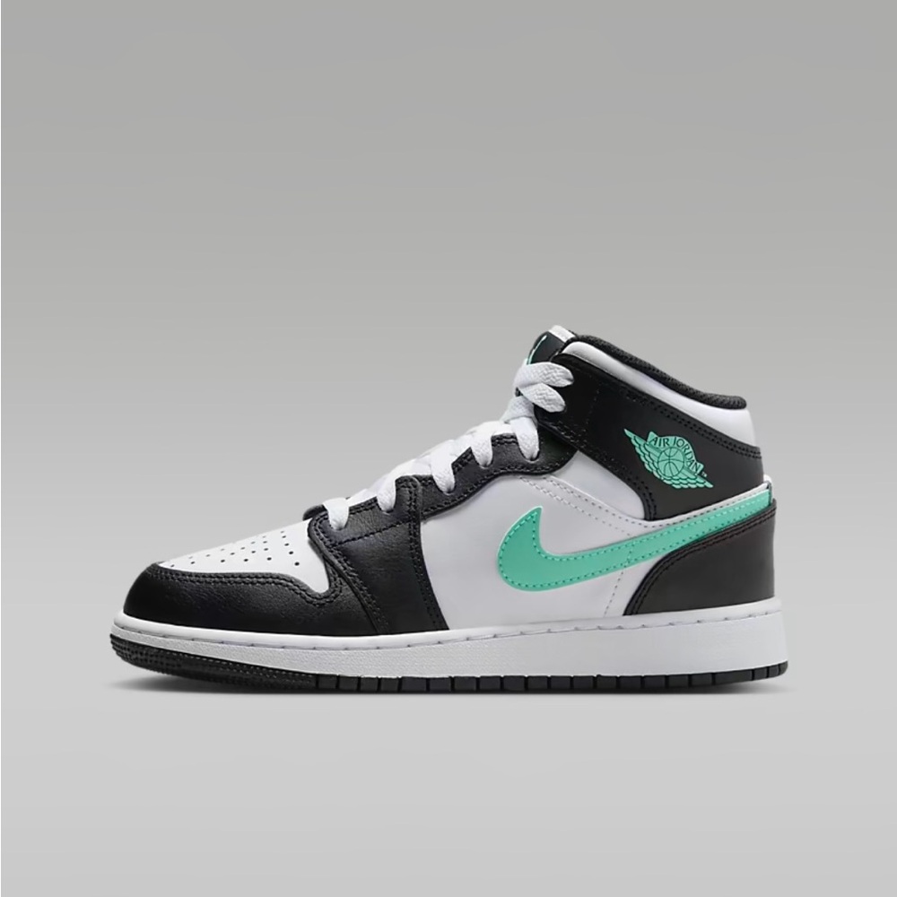 Jordan 1 Mid
Green Glow 6.5Y